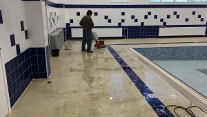 Роторная чистка плитки после ремонта бассейна